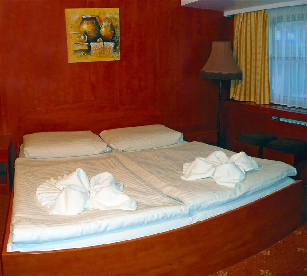 Botel Albatros Prag 3*,